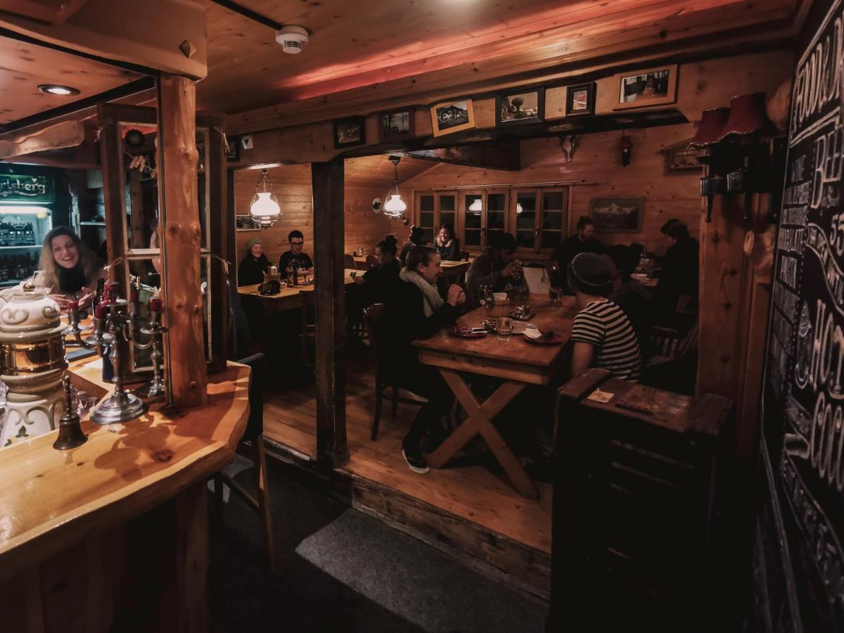 Mountain Hostel Gimmelwald Венген Екстериор снимка