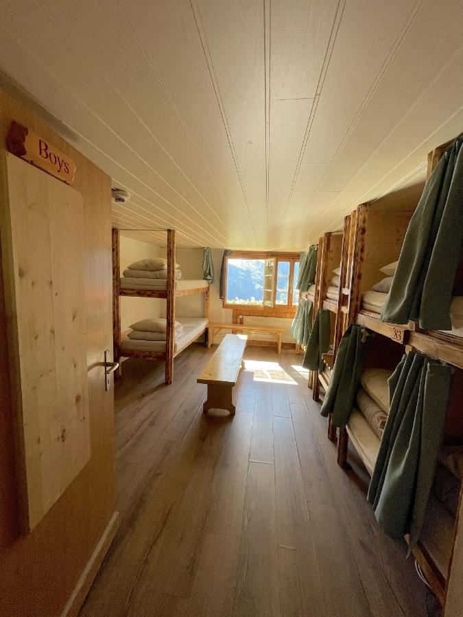 Mountain Hostel Gimmelwald Венген Екстериор снимка