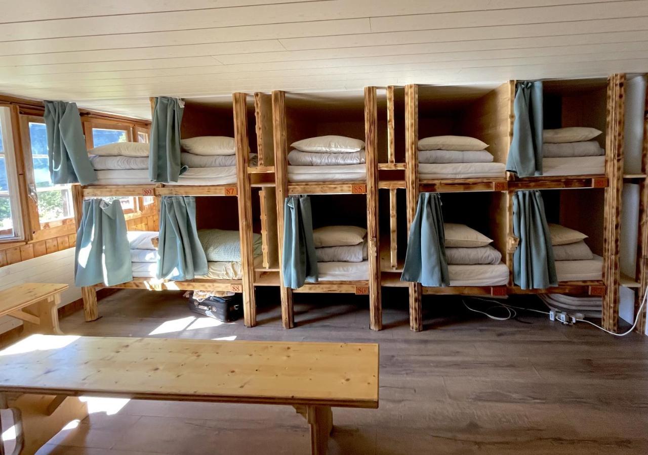 Mountain Hostel Gimmelwald Венген Екстериор снимка